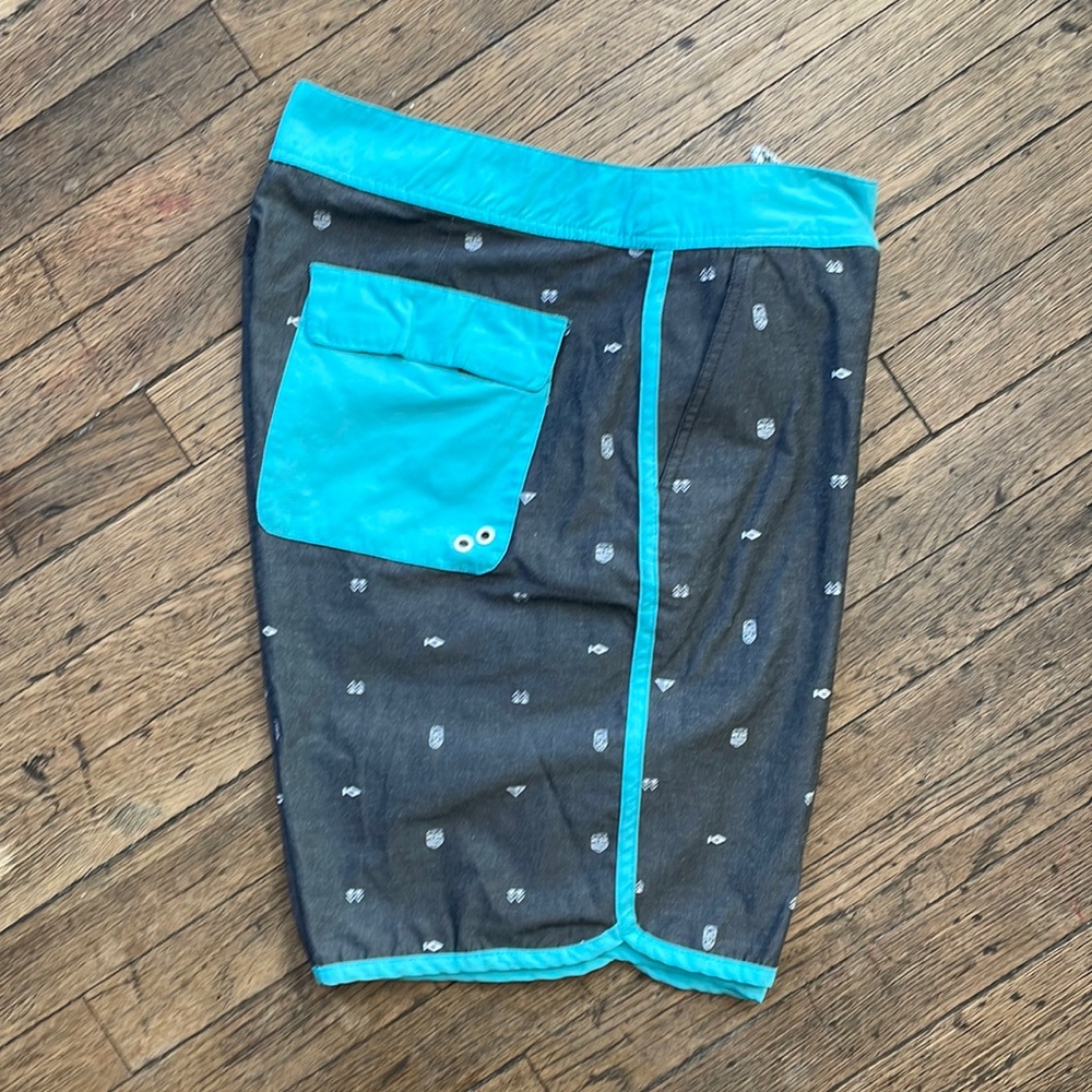 FREE WORLD Tiki head board shorts swim trunks grey and teal